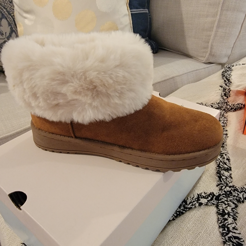 Boots - Picture 4 of 10